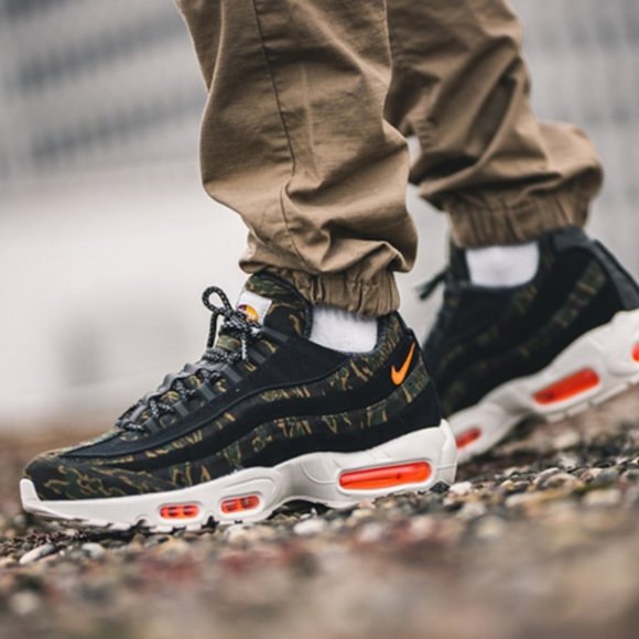 nike carhartt air max